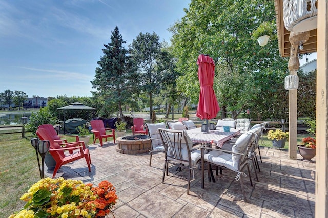 view of patio featuring a fire pit