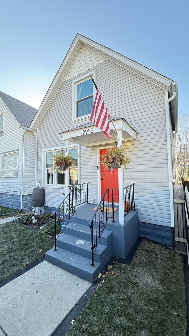 view of front of home with a front yard