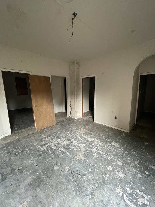 6922 S Lowe Ave, Chicago, IL 60621 - empty room featuring arched walkways