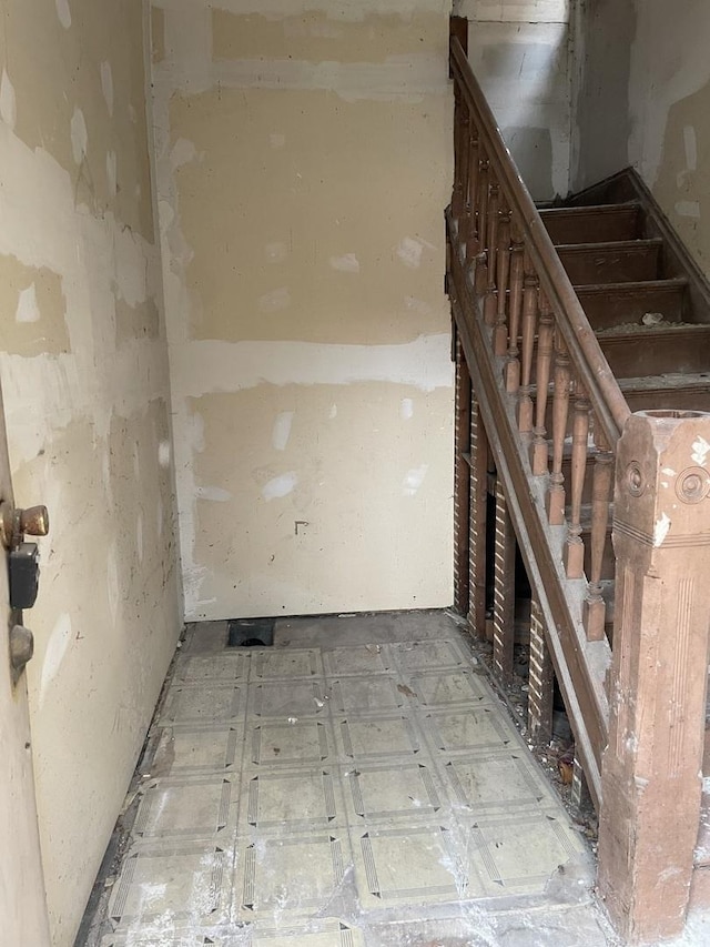 6922 S Lowe Ave, Chicago, IL 60621 - view of stairway