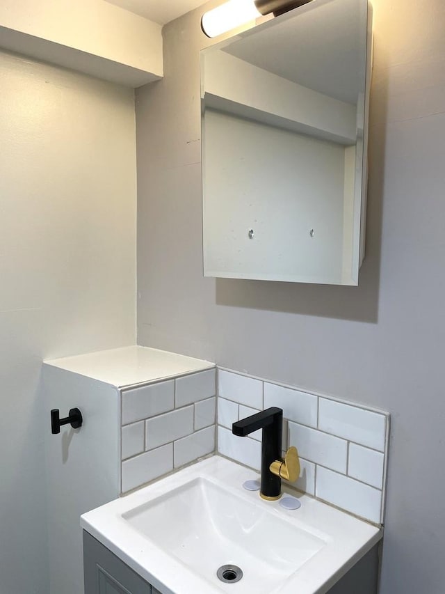 bathroom featuring tasteful backsplash and sink