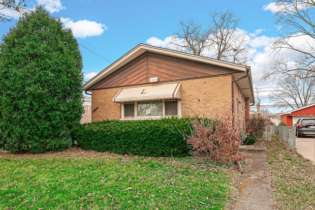 view of front of property with a front yard