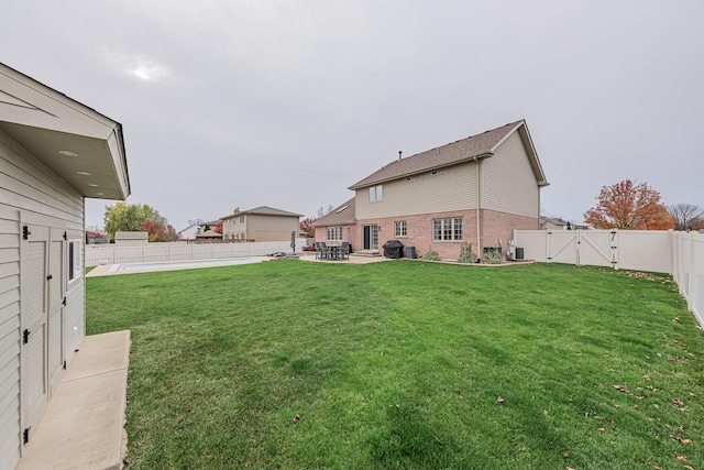 view of yard featuring a patio