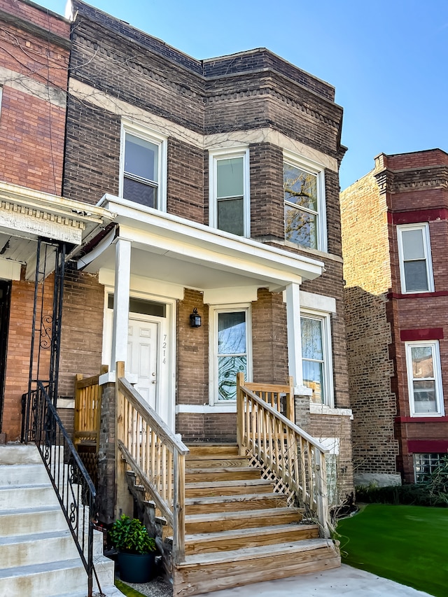 view of front of property featuring covered porch