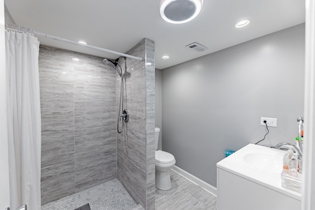 bathroom with a shower with curtain, vanity, and toilet