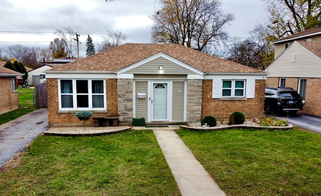 bungalow-style house featuring a front lawn