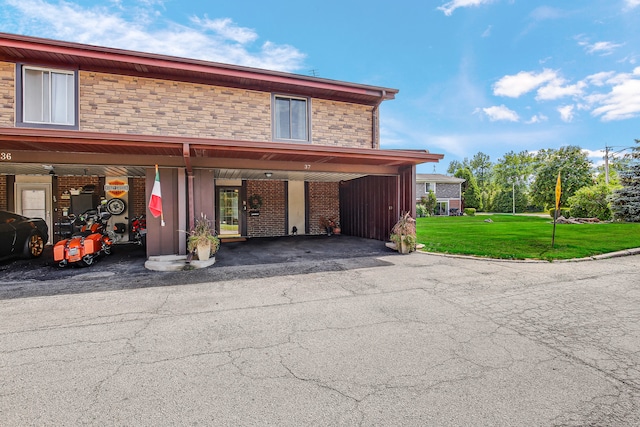 view of front facade featuring a front yard and a carport