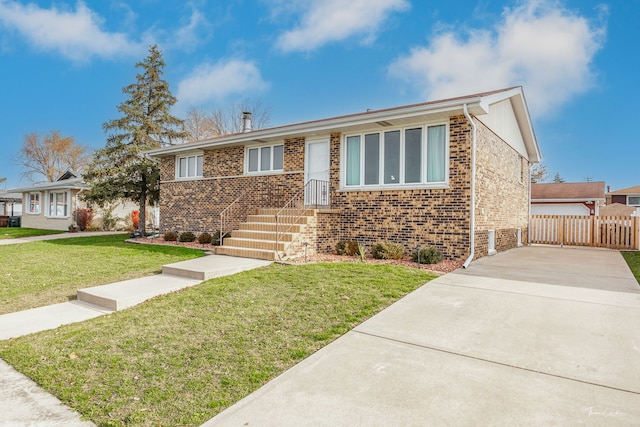 view of front of property with a front lawn