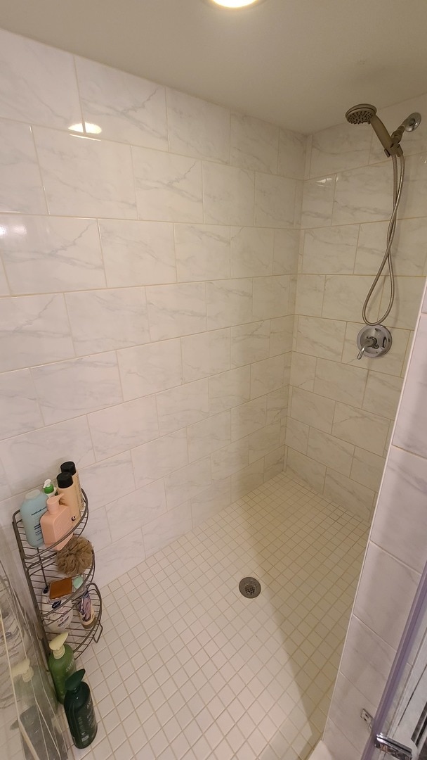 bathroom with a tile shower