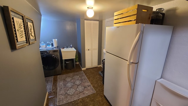 laundry room with washer / clothes dryer and sink