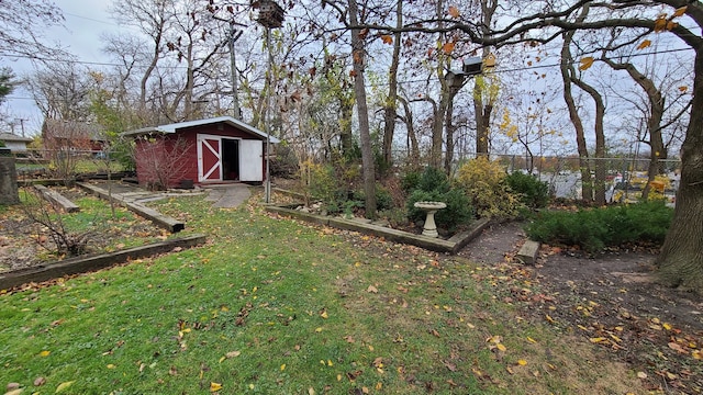 view of yard with a storage shed