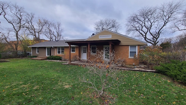 view of front of home featuring a front yard