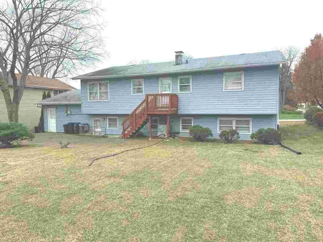 rear view of house featuring a yard