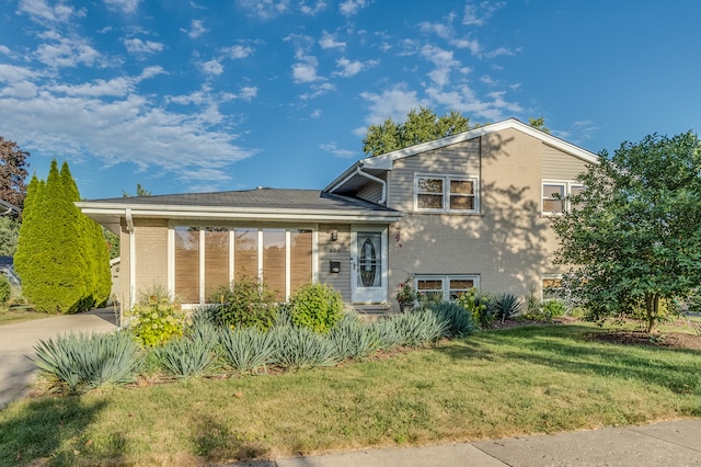 tri-level home with a front yard