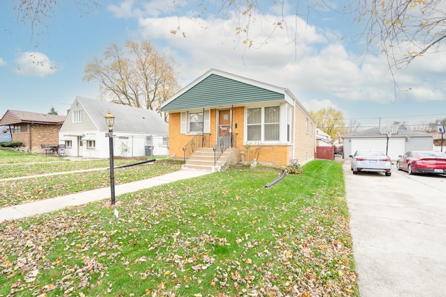 bungalow-style house featuring a front lawn