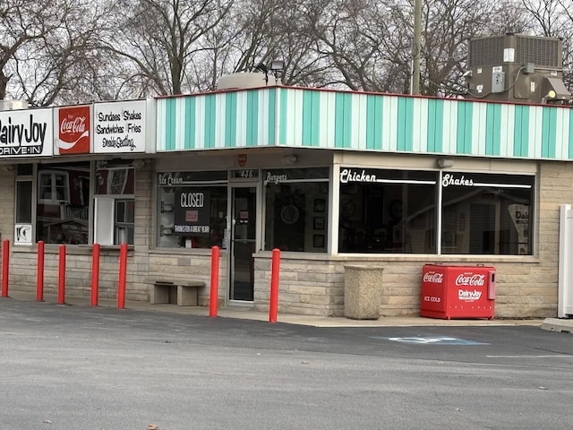 view of gate featuring cooling unit