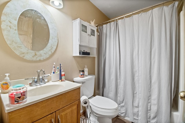 bathroom with a shower with curtain, vanity, and toilet