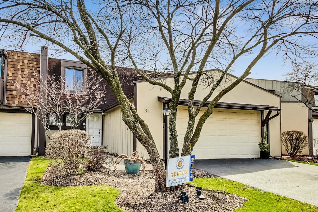 view of front of property featuring a garage