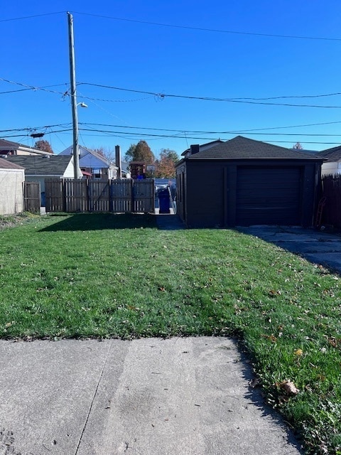 view of yard featuring an outbuilding and a garage