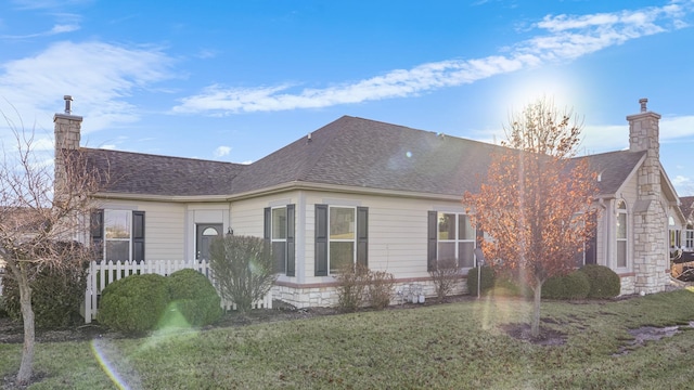 exterior space featuring a front yard