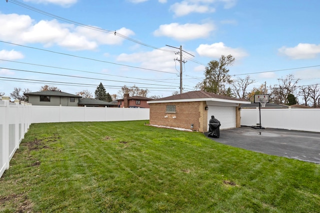 view of yard featuring an outbuilding and a garage