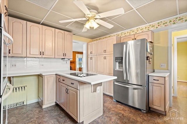 kitchen featuring kitchen peninsula, light brown cabinetry, black electric cooktop, ceiling fan, and stainless steel fridge with ice dispenser