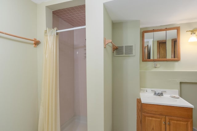 bathroom with a shower with curtain and vanity