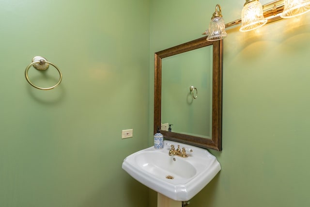 bathroom featuring sink