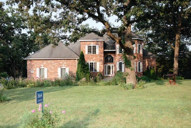 view of front of property with a front yard