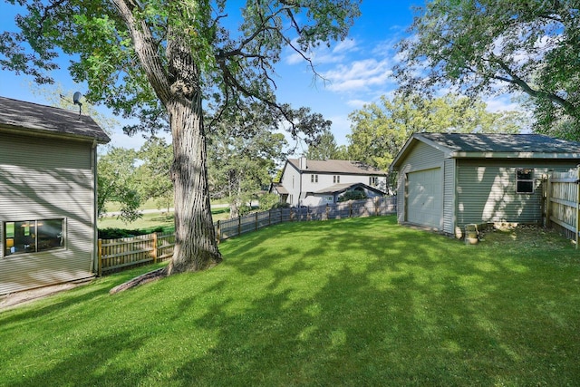 view of yard with an outdoor structure