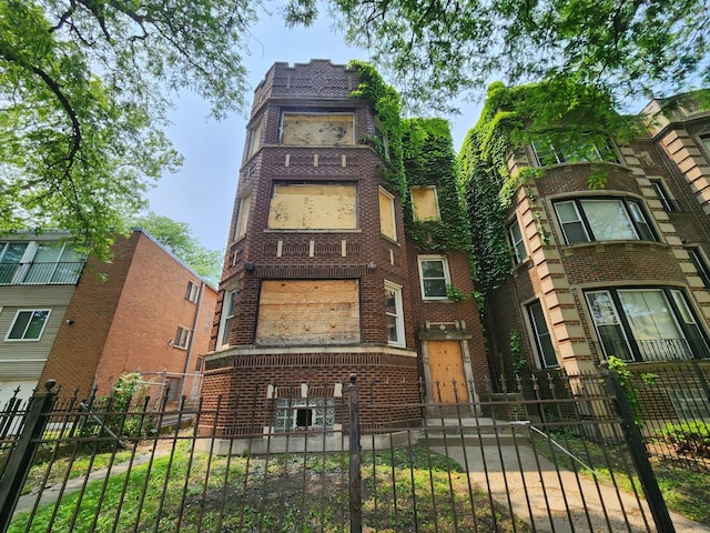 7952 S Langley Ave, Chicago, IL 60619 - view of building exterior with a fenced front yard