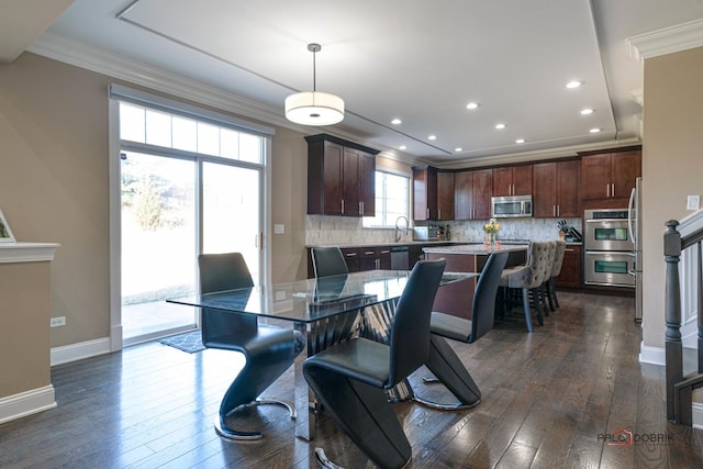 dining room with recessed lighting, baseboards, ornamental molding, and dark wood-style flooring