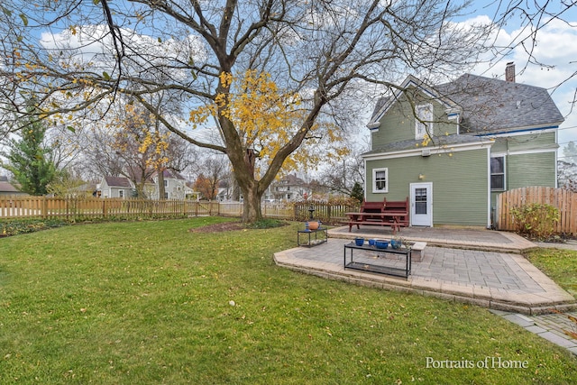 view of yard featuring a patio area