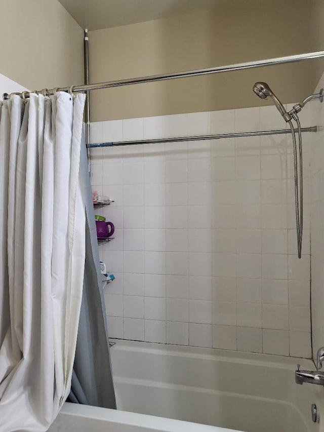 bathroom with shower / bath combo