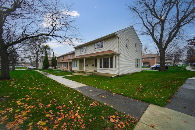 view of front facade featuring a front lawn