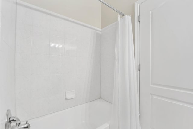 bathroom with shower / bathtub combination with curtain