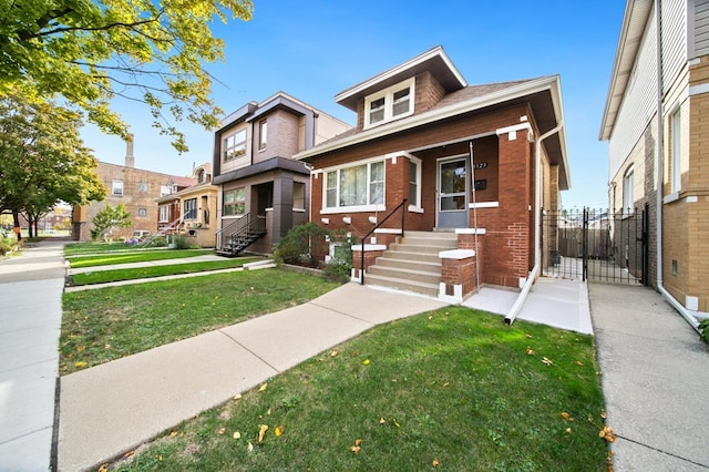 view of front of house featuring a front lawn