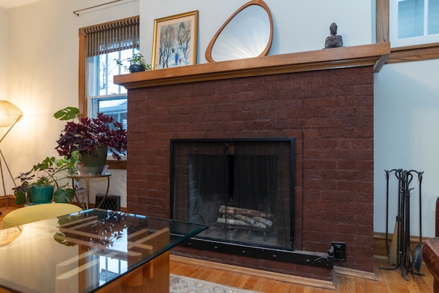 dining space featuring light hardwood / wood-style floors and crown molding