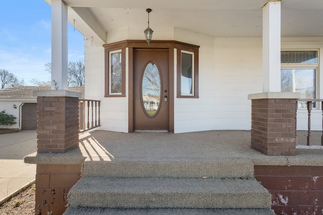 entrance to property featuring covered porch