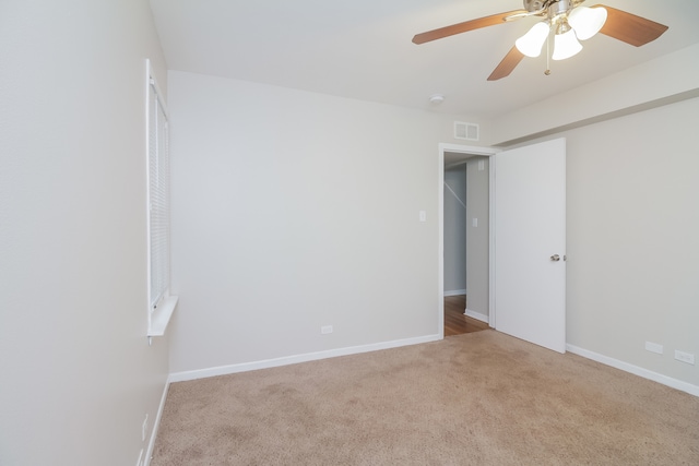 carpeted empty room featuring ceiling fan