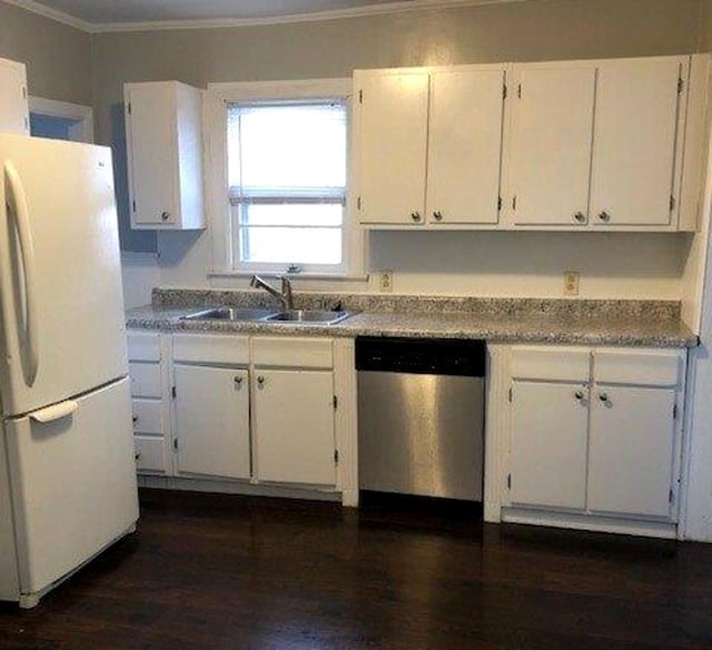 kitchen with a sink, white cabinetry, freestanding refrigerator, crown molding, and dishwasher