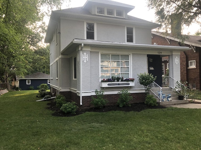 view of front facade featuring a front lawn