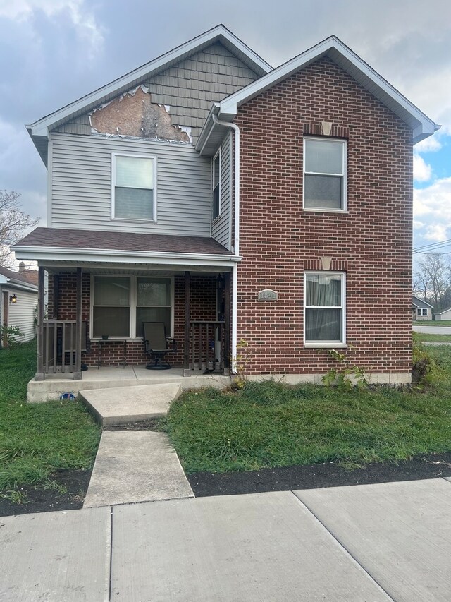 front of property with a porch and a front yard