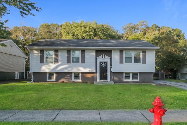 bi-level home with a front yard