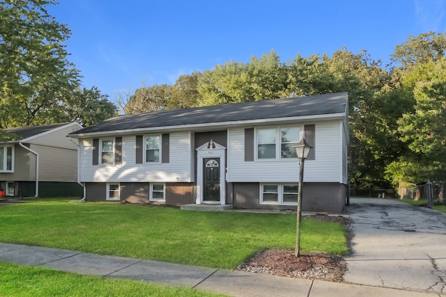 bi-level home with a front yard