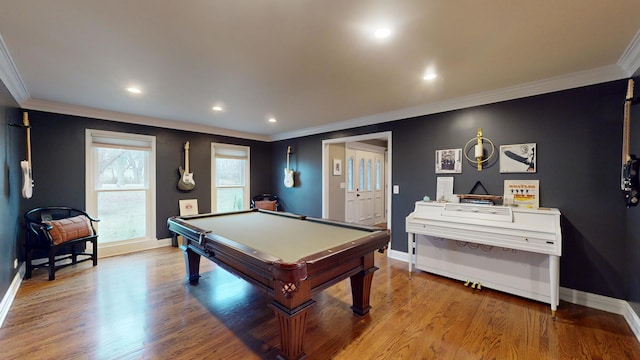 game room with crown molding, pool table, and light hardwood / wood-style flooring