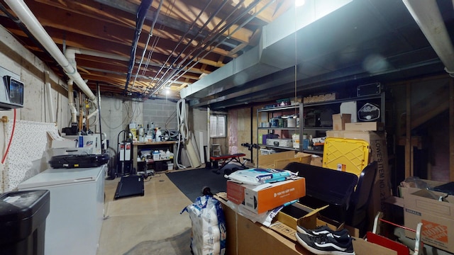 basement with washer / clothes dryer