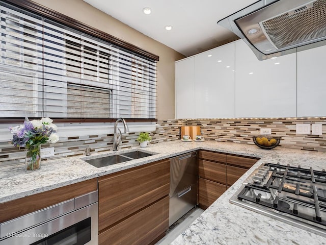 kitchen with range hood, stainless steel appliances, white cabinetry, a sink, and modern cabinets