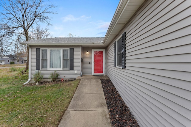 property entrance featuring a yard