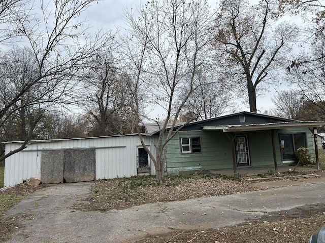 view of front of house featuring covered porch